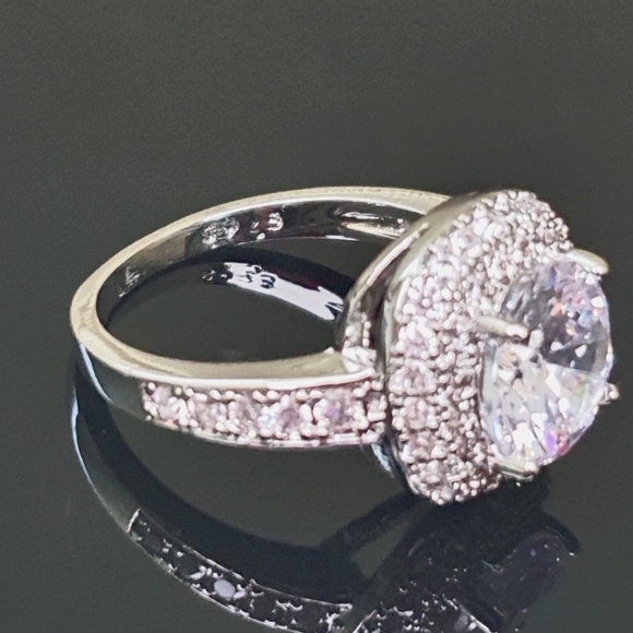 Gorgeous White Large Diamond Wedding Ring - Picture 3 of 4